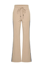 Afbeelding in Gallery-weergave laden, D-Daan Tape - Mi Piace - Travelstof Broek - Latte - 202668