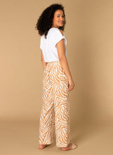 Afbeelding in Gallery-weergave laden, Madelon - IVY BEAU - Broek - Caramel/Multi-Colour
