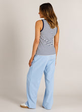 Afbeelding in Gallery-weergave laden, Vanida - IVY BEAU - Top - Off White/Night Blue