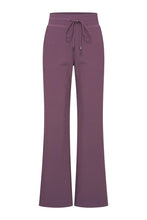 Afbeelding in Gallery-weergave laden, Bonded Daan - Mi Piace - Travelstof Broek - Plum Perfect - 202631