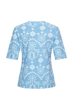 Afbeelding in Gallery-weergave laden, Evi - Mi Piace - Travelstof Shirt - Denim Embroidery Print - 202271