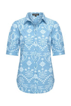 Afbeelding in Gallery-weergave laden, Pien - Mi Piace - Travelstof Blouse - Denim Embroidery Print - 202270