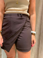 Afbeelding in Gallery-weergave laden, Vive - Mi Piace - Travelstof Skort - Espresso - 202623