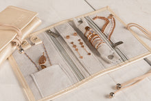 Afbeelding in Gallery-weergave laden, Travel pouch - iXXXi