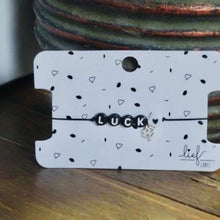 Afbeelding in Gallery-weergave laden, Armbandje Luck Zwart wit met bedeltje Lieflabel AAAndacht