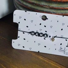 Afbeelding in Gallery-weergave laden, Armbandje Mama Zwart wit met bedeltje  Lieflabel AAAndacht