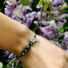 Afbeelding in Gallery-weergave laden, Armbandje Mama Zwart wit met bedeltje  Lieflabel AAAndacht