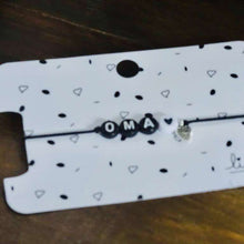Afbeelding in Gallery-weergave laden, Armbandje Oma Zwart wit met bedeltje Lieflabel AAAndacht