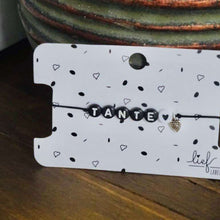 Afbeelding in Gallery-weergave laden, Armbandje Tante Zwart wit met bedeltje Lieflabel AAAndacht