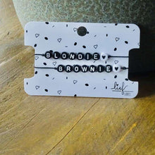 Afbeelding in Gallery-weergave laden, Armbandjes Blondie & Brownie Zwart wit 2 stuks Lieflabel AAAndacht