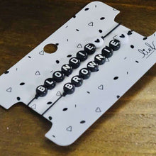 Afbeelding in Gallery-weergave laden, Armbandjes Blondie & Brownie Zwart wit 2 stuks Lieflabel AAAndacht