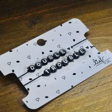 Afbeelding in Gallery-weergave laden, Armbandjes Double & Trouble Zwart wit 2 stuks Lieflabel AAAndacht