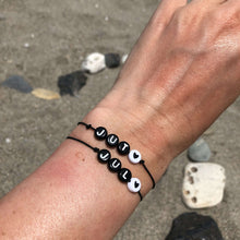 Afbeelding in Gallery-weergave laden, Armbandjes Jut & Jul Zwart wit 2 stuks Lieflabel AAAndacht