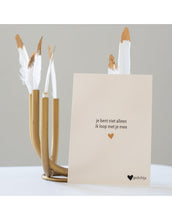 Afbeelding in Gallery-weergave laden, Je Bent Niet Alleen - Papieren Ansichtkaart - Hartgedichtje