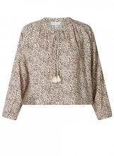 Afbeelding in Gallery-weergave laden, Piper - IVY BEAU - Blouse - Off White/Multi-Colour

