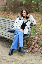 Afbeelding in Gallery-weergave laden, Esila - IVY BEAU - Jacket - Off White/Black
