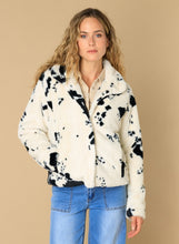 Afbeelding in Gallery-weergave laden, Esila - IVY BEAU - Jacket - Off White/Black
