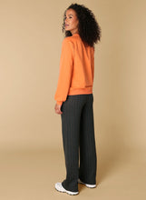 Afbeelding in Gallery-weergave laden, Remi - IVY BEAU - Trui - Mandarin orange
