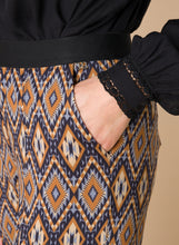 Afbeelding in Gallery-weergave laden, Fenna - IVY BEAU - Broek - Black/Multi-Colour - Sale
