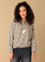 Afbeelding in Gallery-weergave laden, Piper - IVY BEAU - Blouse - Off White/Multi-Colour
