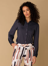 Afbeelding in Gallery-weergave laden, Pebbe - IVY BEAU - Blouse - Nearly Black
