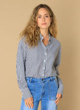 Afbeelding in Gallery-weergave laden, Eliora - IVY BEAU - Blouse - Black/Multi
