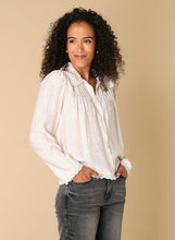 Afbeelding in Gallery-weergave laden, Rachi - IVY BEAU - Blouse - Cream

