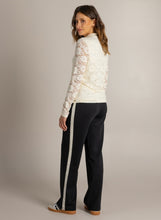Afbeelding in Gallery-weergave laden, Meta - IVY BEAU - Shirt - Off White