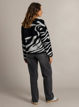 Afbeelding in Gallery-weergave laden, Marlou - IVY BEAU - Trui - Black/Multi-Colour