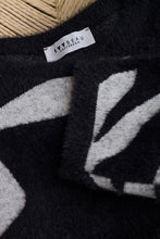 Afbeelding in Gallery-weergave laden, Marlou - IVY BEAU - Trui - Black/Multi-Colour