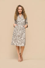 Afbeelding in Gallery-weergave laden, Julia - Mi Piace - Travelstof Jurk - Mona Florals Print Falcon - 202092