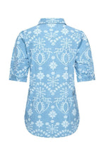 Afbeelding in Gallery-weergave laden, Pien - Mi Piace - Travelstof Blouse - Denim Embroidery Print - 202270
