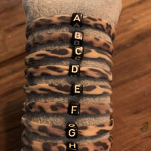 Afbeelding in Gallery-weergave laden, Armbandje Initial Leopard  Lieflabel AAAndacht
