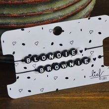 Afbeelding in Gallery-weergave laden, Armbandjes Blondie &amp; Brownie Zwart wit 2 stuks  Lieflabel AAAndacht