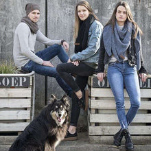 Afbeelding in Gallery-weergave laden, Coco Omslagdoek Zwart Omslagdoek Knit Factory AAAndacht
