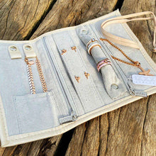 Afbeelding in Gallery-weergave laden, Travel pouch - iXXXi Collection Box iXXXi AAAndacht

